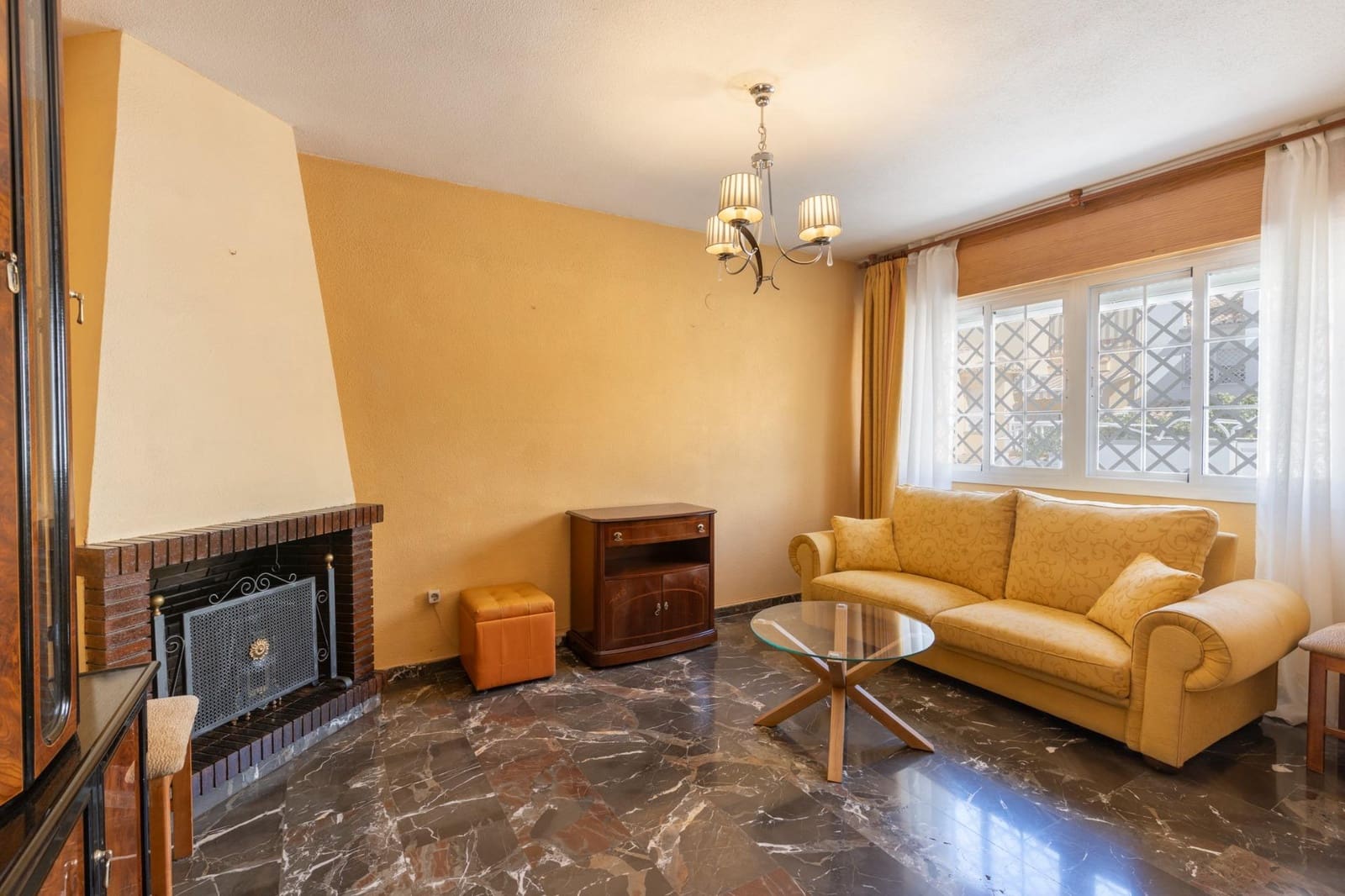 4 bedroom Terraced Villa for sale in Huetor Vega with garage - € 245,000 (Ref: 9434352)