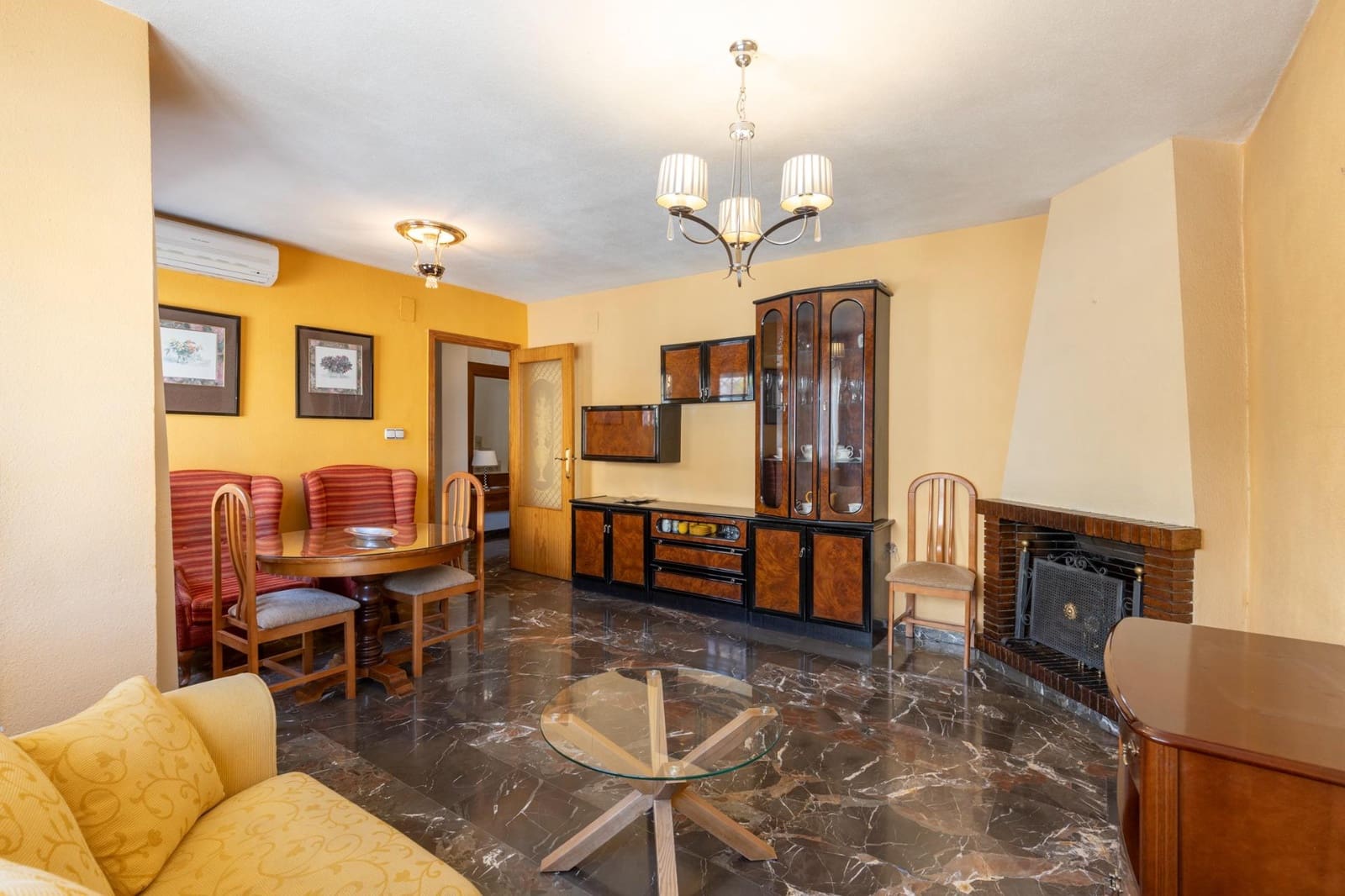 4 bedroom Terraced Villa for sale in Huetor Vega with garage - € 245,000 (Ref: 9434352)