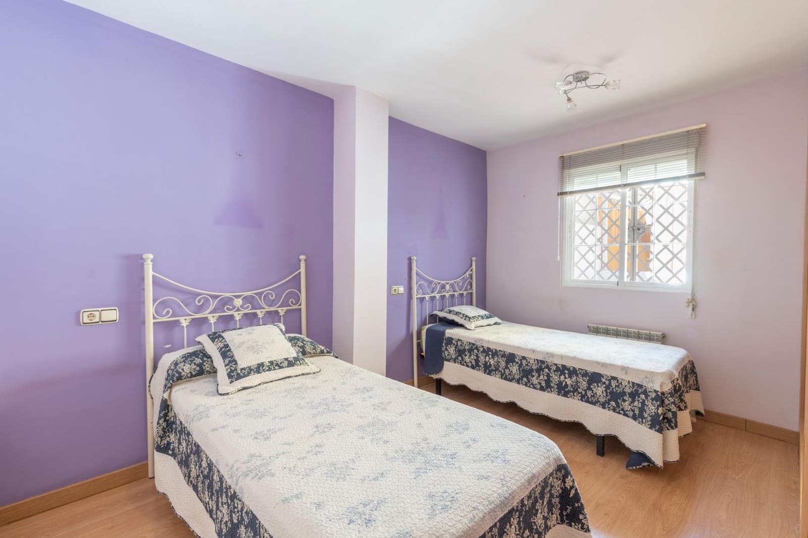 4 bedroom Terraced Villa for sale in Huetor Vega with garage - € 245,000 (Ref: 9434352)