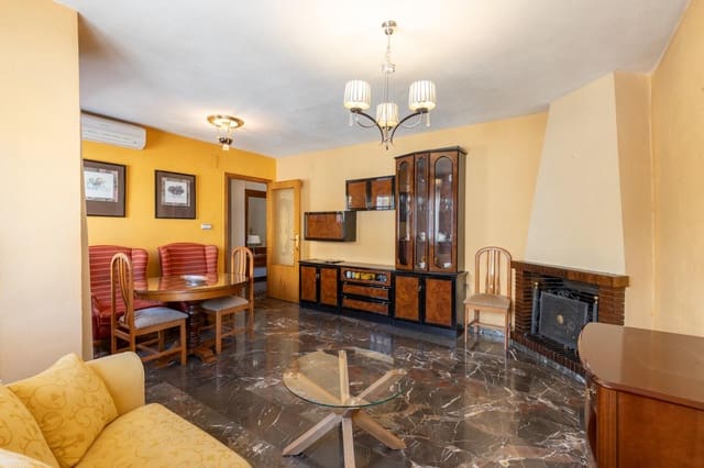 4 slaapkamer Rijtjeshuis te koop in Huétor Vega met garage - € 245.000 (Ref: 9434352)