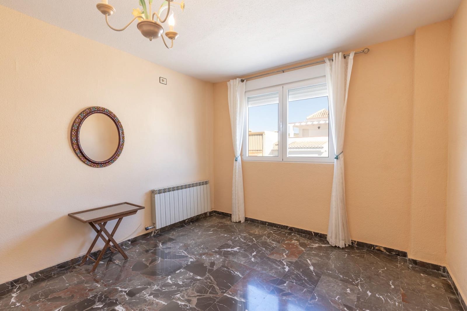 4 bedroom Terraced Villa for sale in Huetor Vega with garage - € 245,000 (Ref: 9434352)