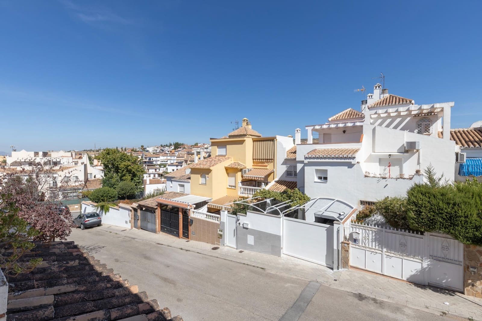 4 bedroom Terraced Villa for sale in Huetor Vega with garage - € 245,000 (Ref: 9434352)