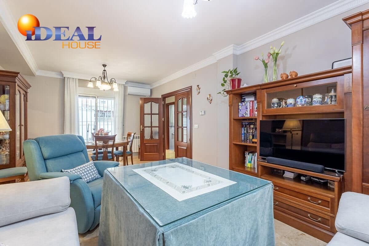 Adosado de 4 habitaciones en Granada ciudad en venta con garaje - 335.000 € (Ref: 9434353)