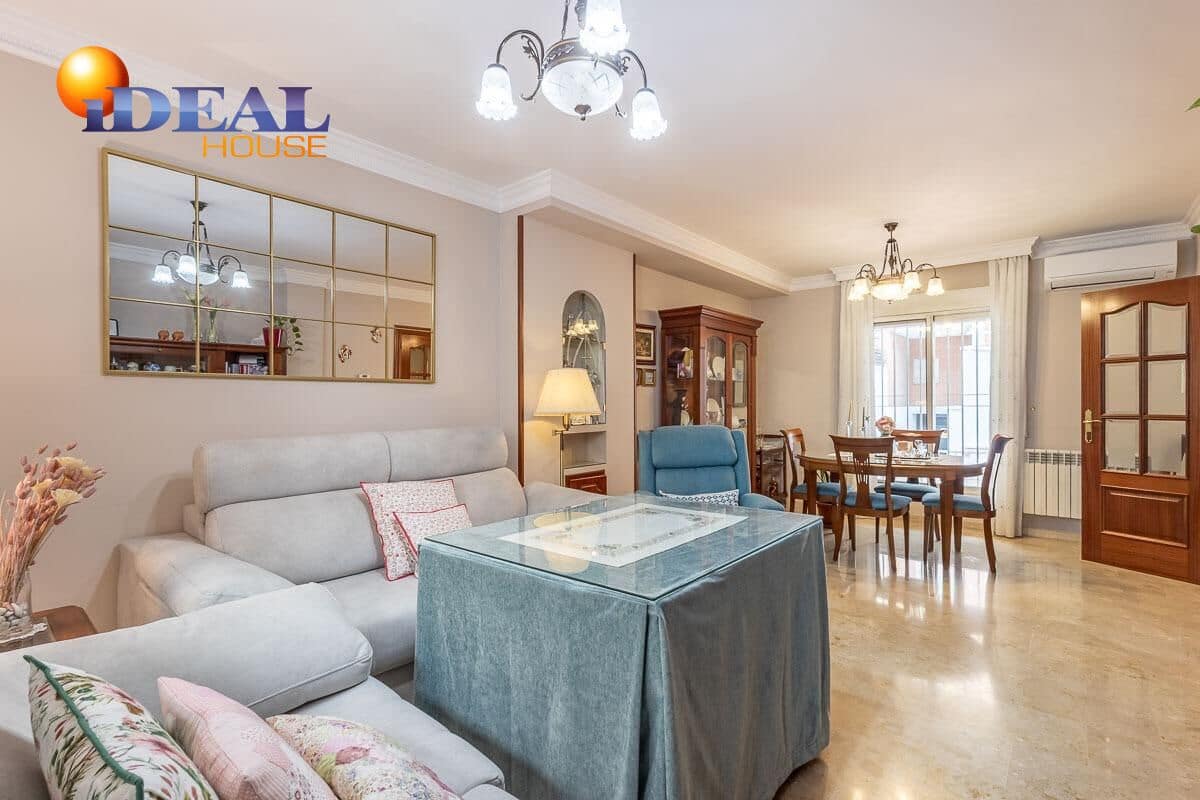 Adosado de 4 habitaciones en Granada ciudad en venta con garaje - 335.000 € (Ref: 9434353)