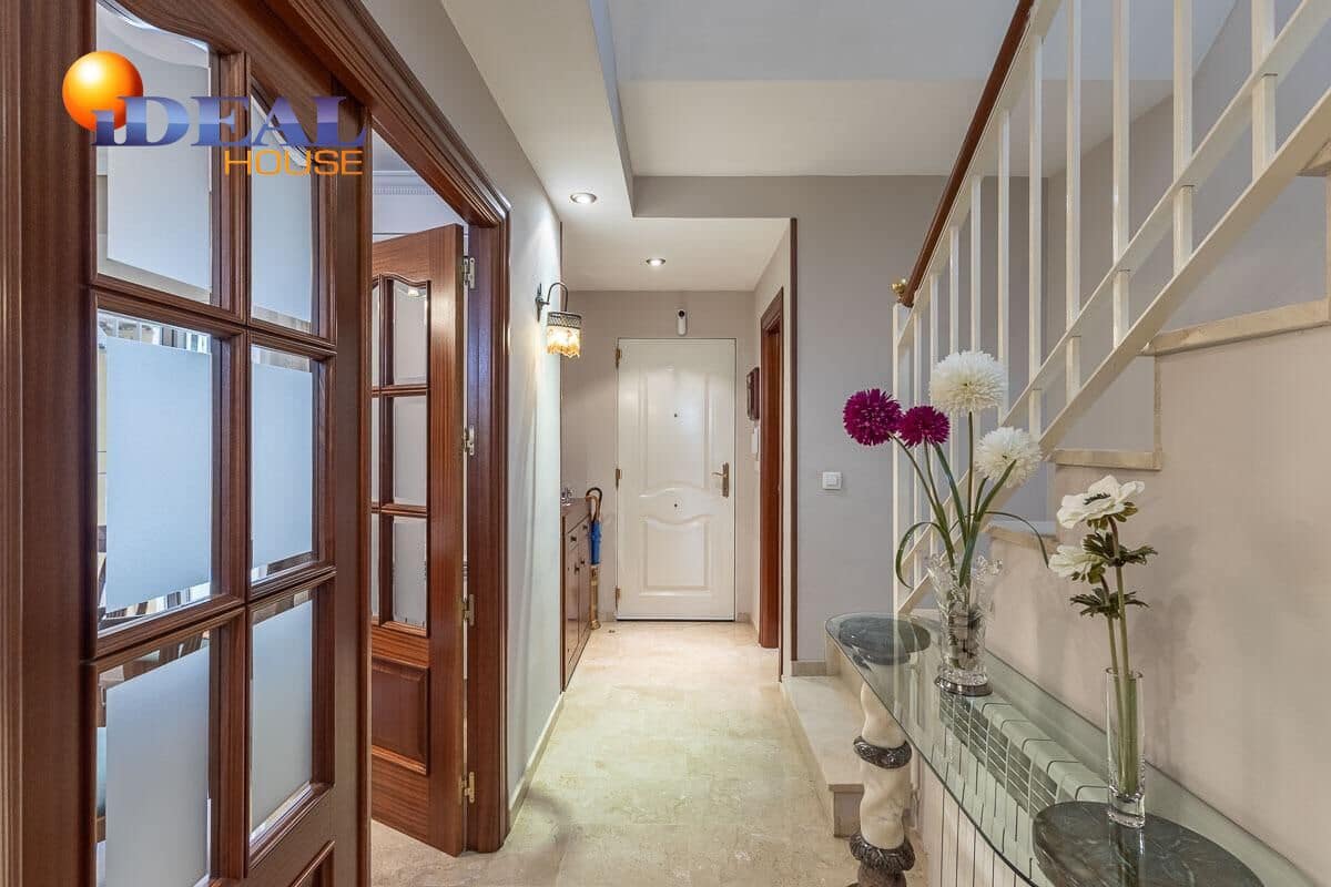 Adosado de 4 habitaciones en Granada ciudad en venta con garaje - 335.000 € (Ref: 9434353)