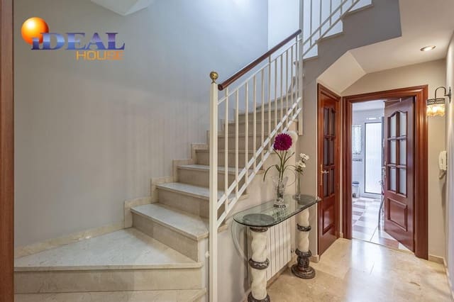 Adosado de 4 habitaciones en Granada ciudad en venta con garaje - 335.000 € (Ref: 9434353)