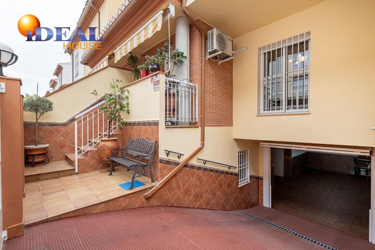 Adosado de 4 habitaciones en Granada ciudad en venta con garaje - 335.000 € (Ref: 9434353)