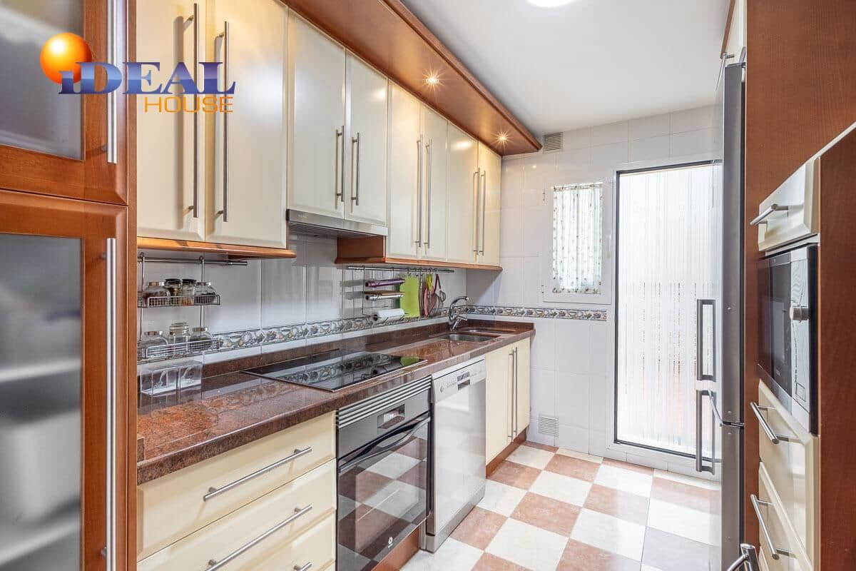 Adosado de 4 habitaciones en Granada ciudad en venta con garaje - 335.000 € (Ref: 9434353)