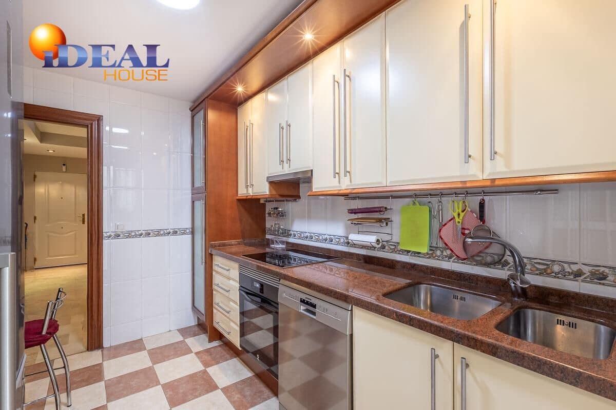 Adosado de 4 habitaciones en Granada ciudad en venta con garaje - 335.000 € (Ref: 9434353)