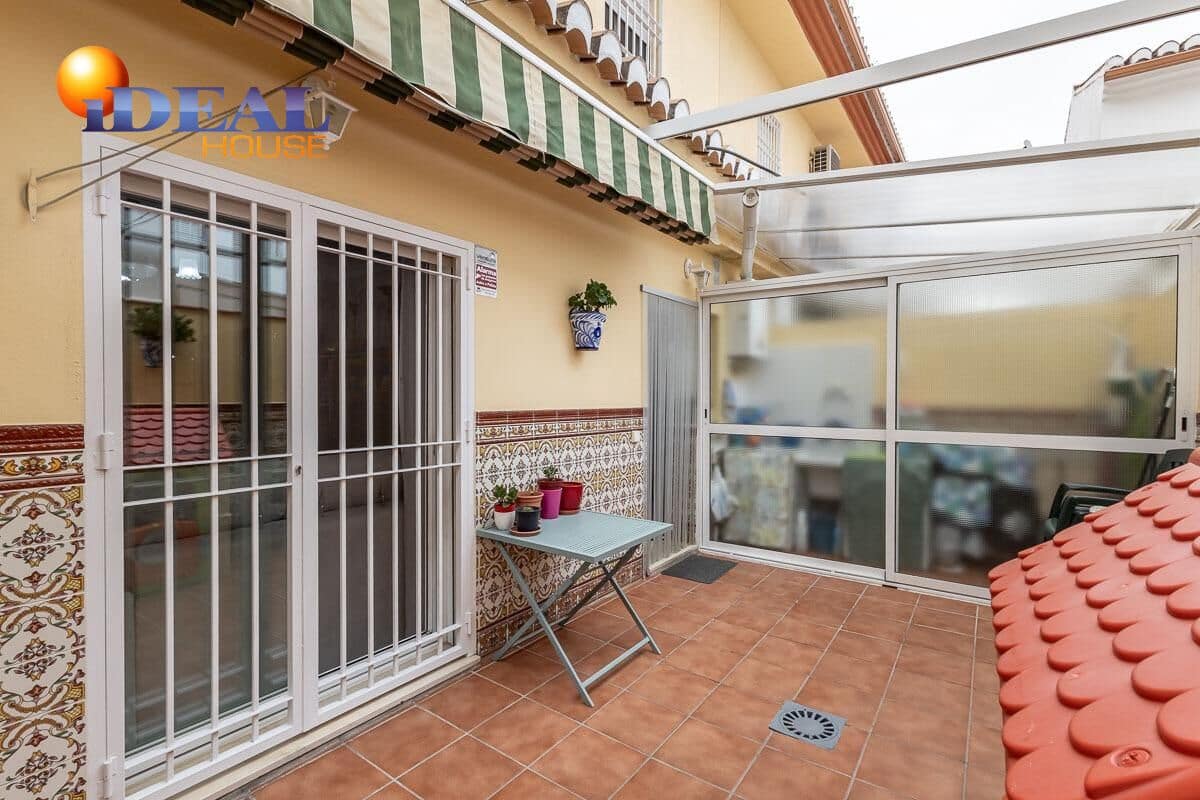 Adosado de 4 habitaciones en Granada ciudad en venta con garaje - 335.000 € (Ref: 9434353)