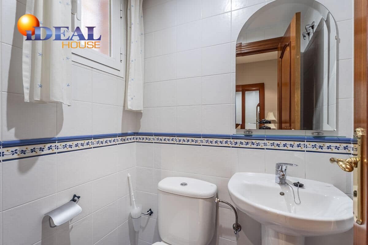 Adosado de 4 habitaciones en Granada ciudad en venta con garaje - 335.000 € (Ref: 9434353)