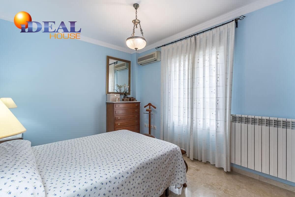 Adosado de 4 habitaciones en Granada ciudad en venta con garaje - 335.000 € (Ref: 9434353)