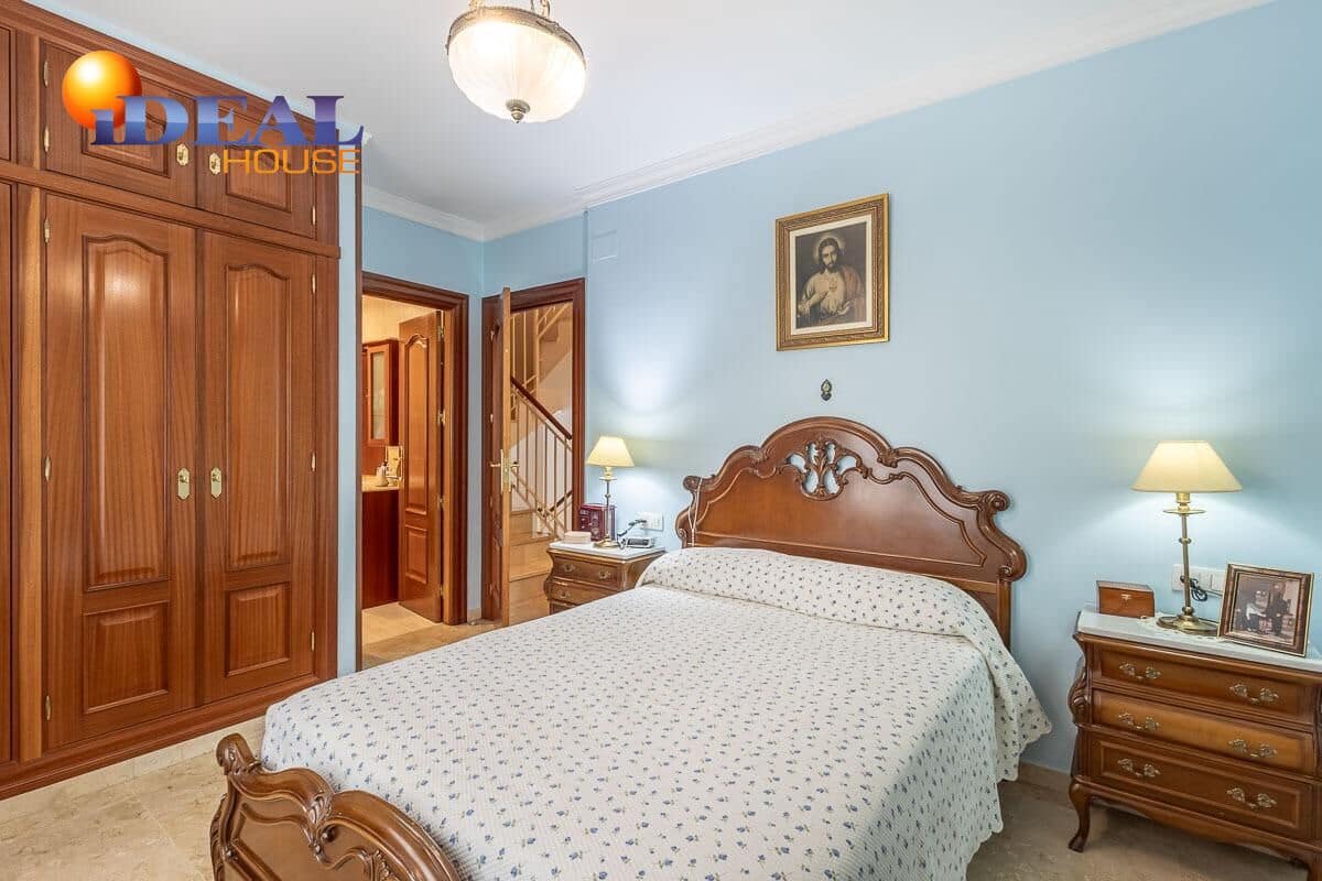 Adosado de 4 habitaciones en Granada ciudad en venta con garaje - 335.000 € (Ref: 9434353)