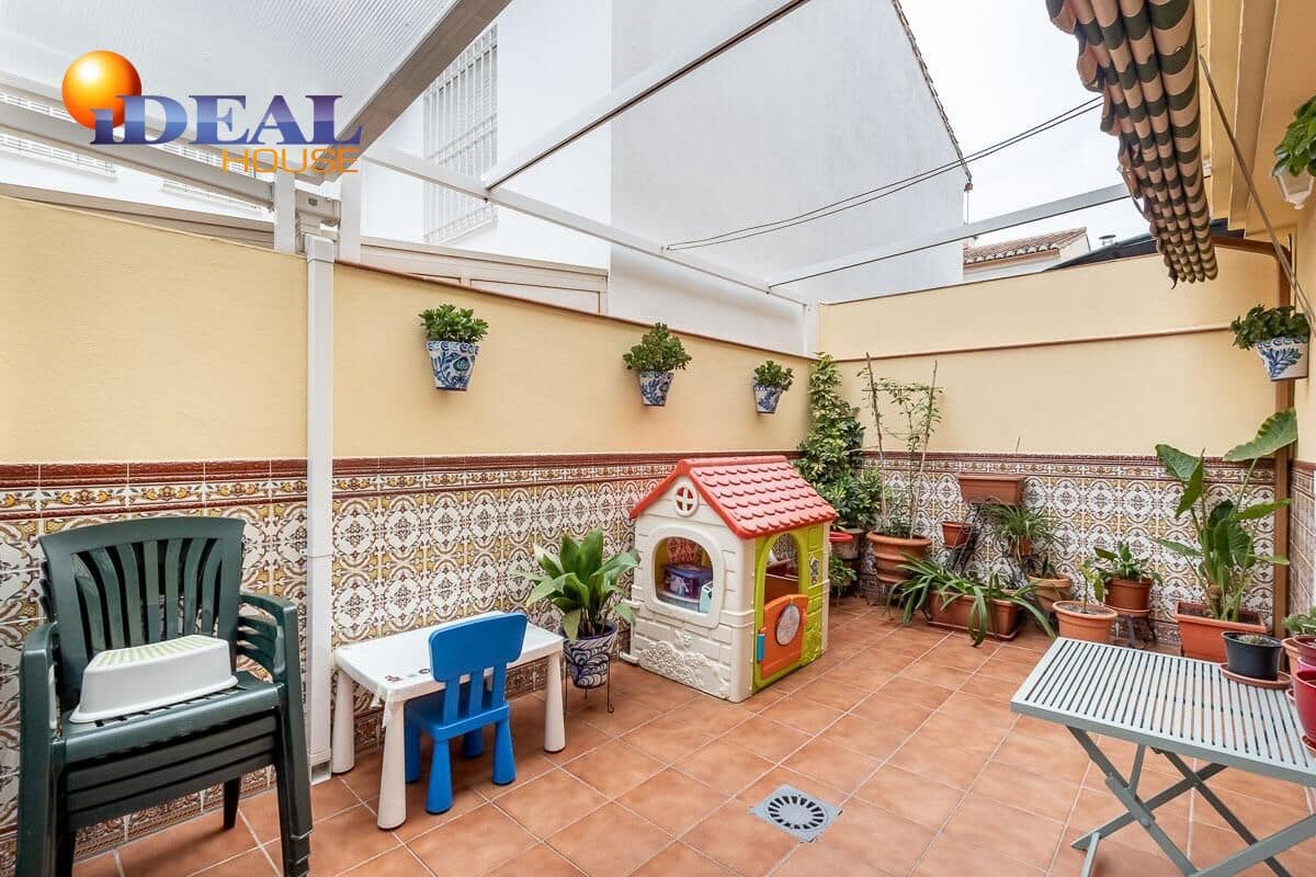 Adosado de 4 habitaciones en Granada ciudad en venta con garaje - 335.000 € (Ref: 9434353)