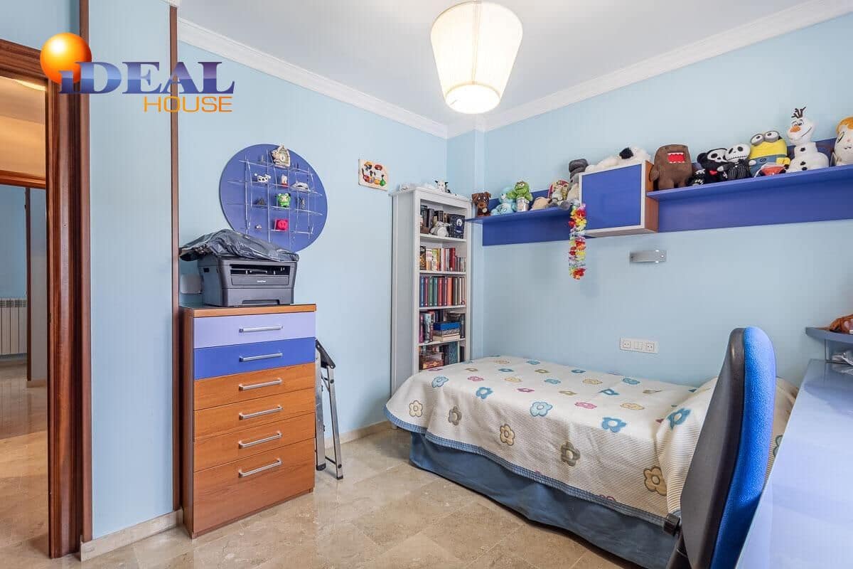 Adosado de 4 habitaciones en Granada ciudad en venta con garaje - 335.000 € (Ref: 9434353)