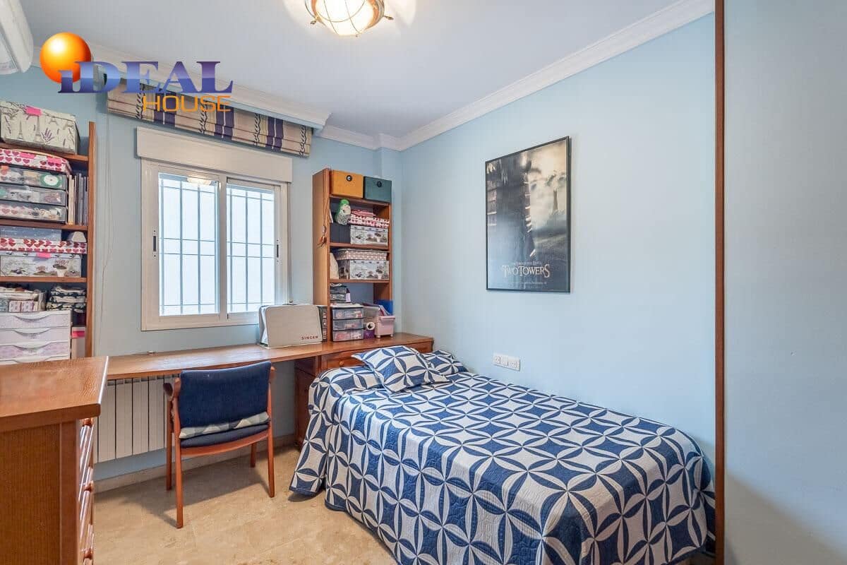 Adosado de 4 habitaciones en Granada ciudad en venta con garaje - 335.000 € (Ref: 9434353)