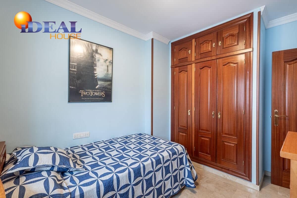 Adosado de 4 habitaciones en Granada ciudad en venta con garaje - 335.000 € (Ref: 9434353)