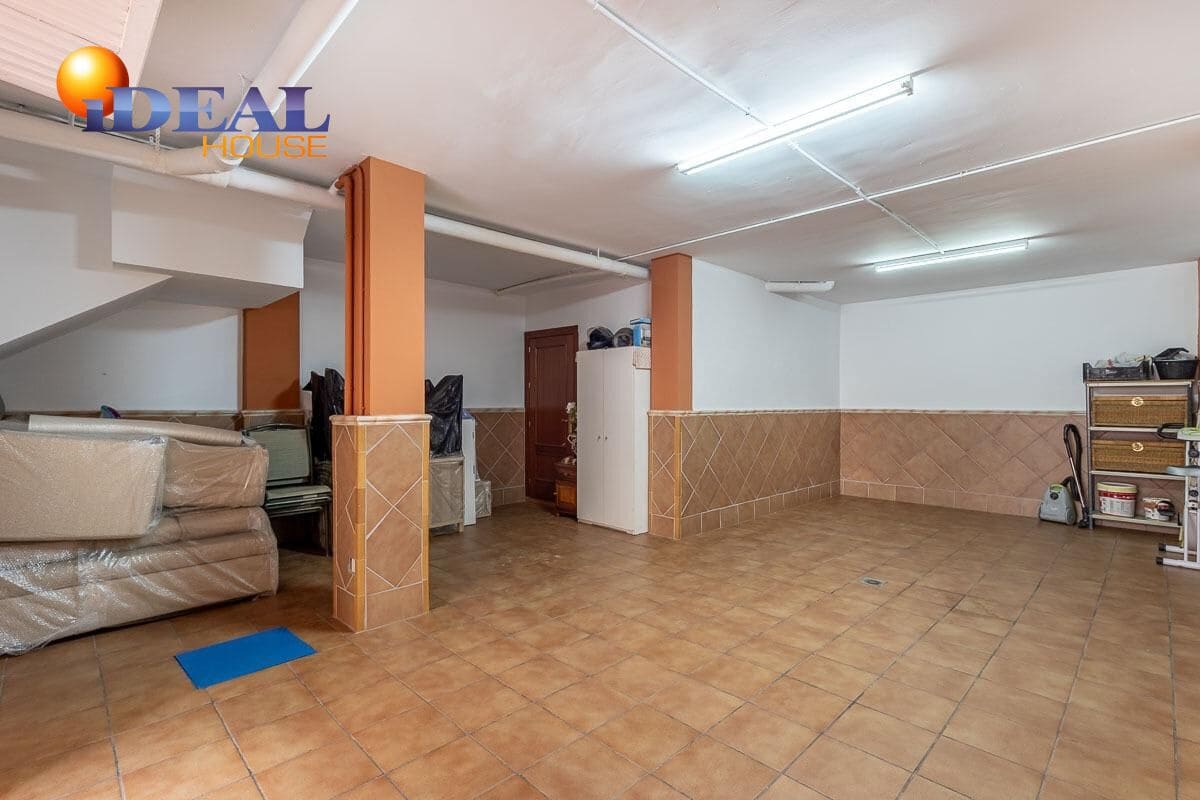 Adosado de 4 habitaciones en Granada ciudad en venta con garaje - 335.000 € (Ref: 9434353)