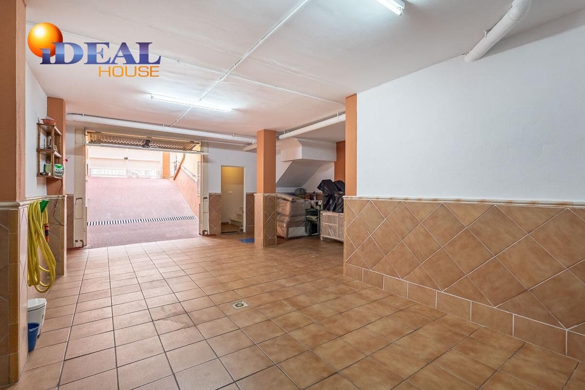 Adosado de 4 habitaciones en Granada ciudad en venta con garaje - 335.000 € (Ref: 9434353)