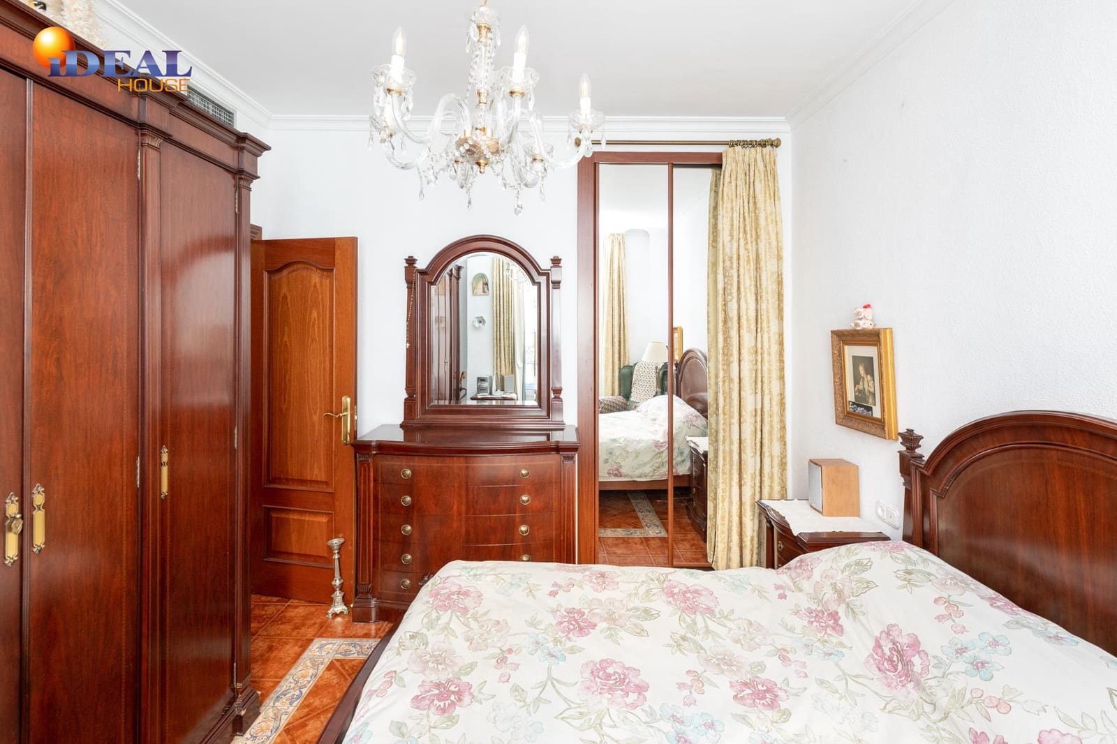 2 bedroom Flat for sale in Granada city - € 250,000 (Ref: 9434357)