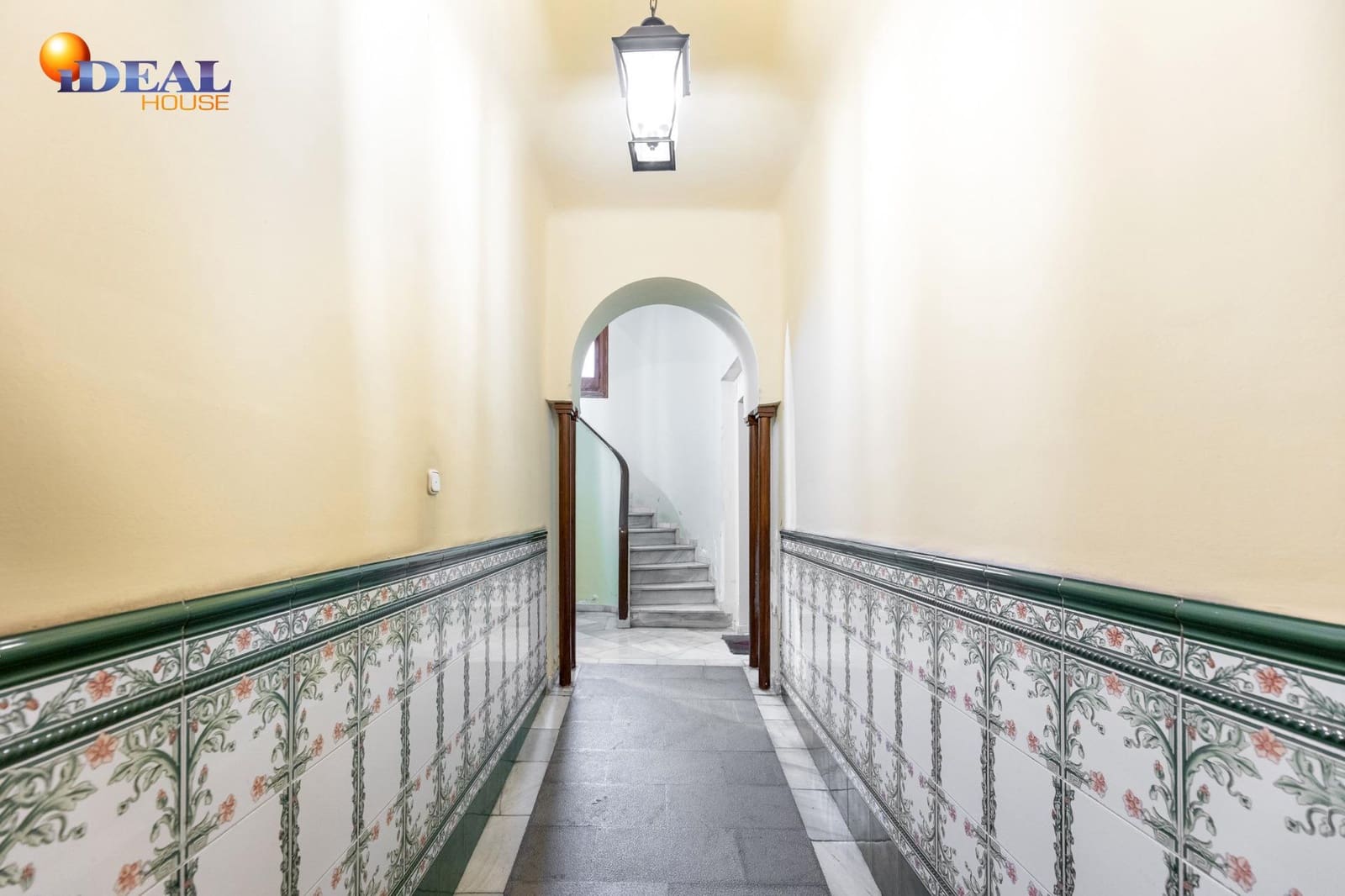 2 bedroom Flat for sale in Granada city - € 250,000 (Ref: 9434357)