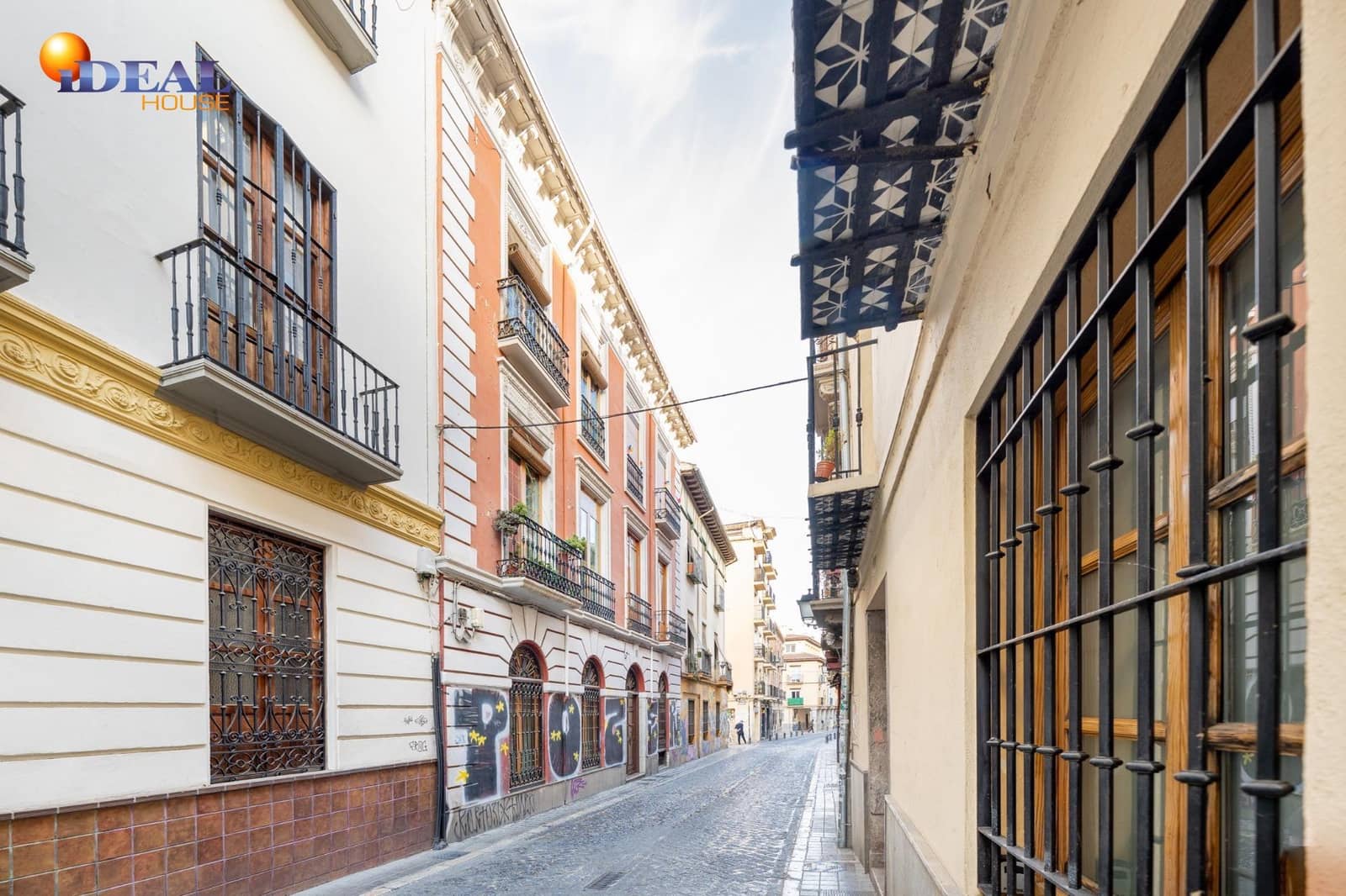 2 bedroom Flat for sale in Granada city - € 250,000 (Ref: 9434357)