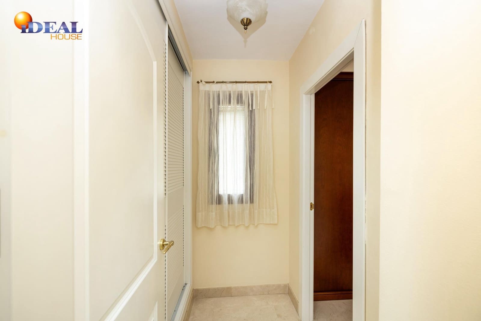 4 makuuhuone Huvila myytävänä paikassa Granada kaupunki mukana uima-altaan 
autotalli - 450 000 € (Ref: 9434359)