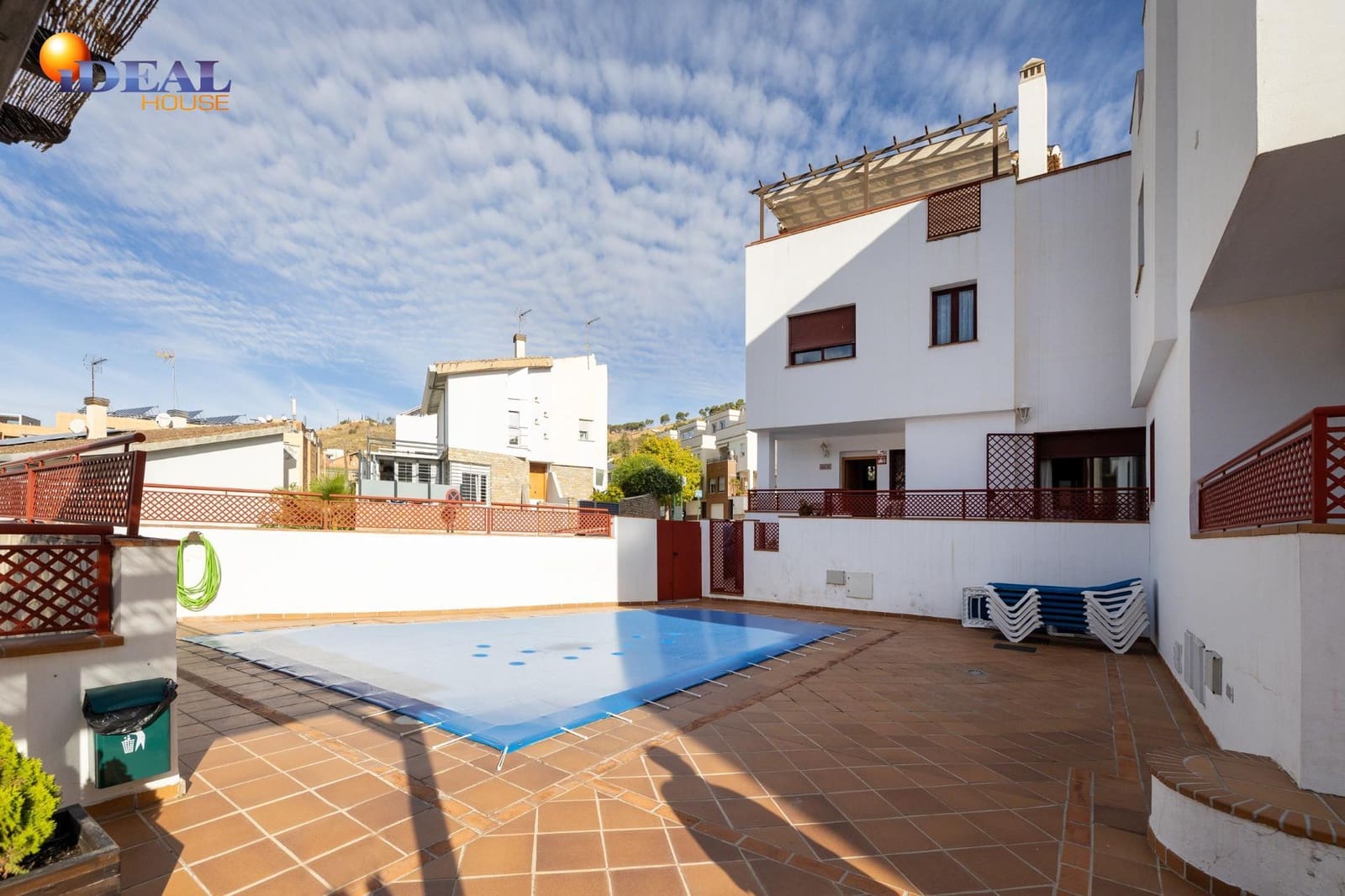 4 makuuhuone Huvila myytävänä paikassa Granada kaupunki mukana uima-altaan 
autotalli - 450 000 € (Ref: 9434359)