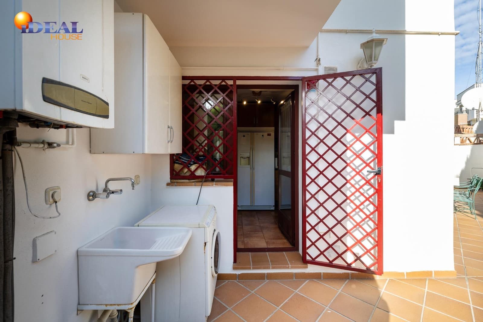 4 makuuhuone Huvila myytävänä paikassa Granada kaupunki mukana uima-altaan 
autotalli - 450 000 € (Ref: 9434359)