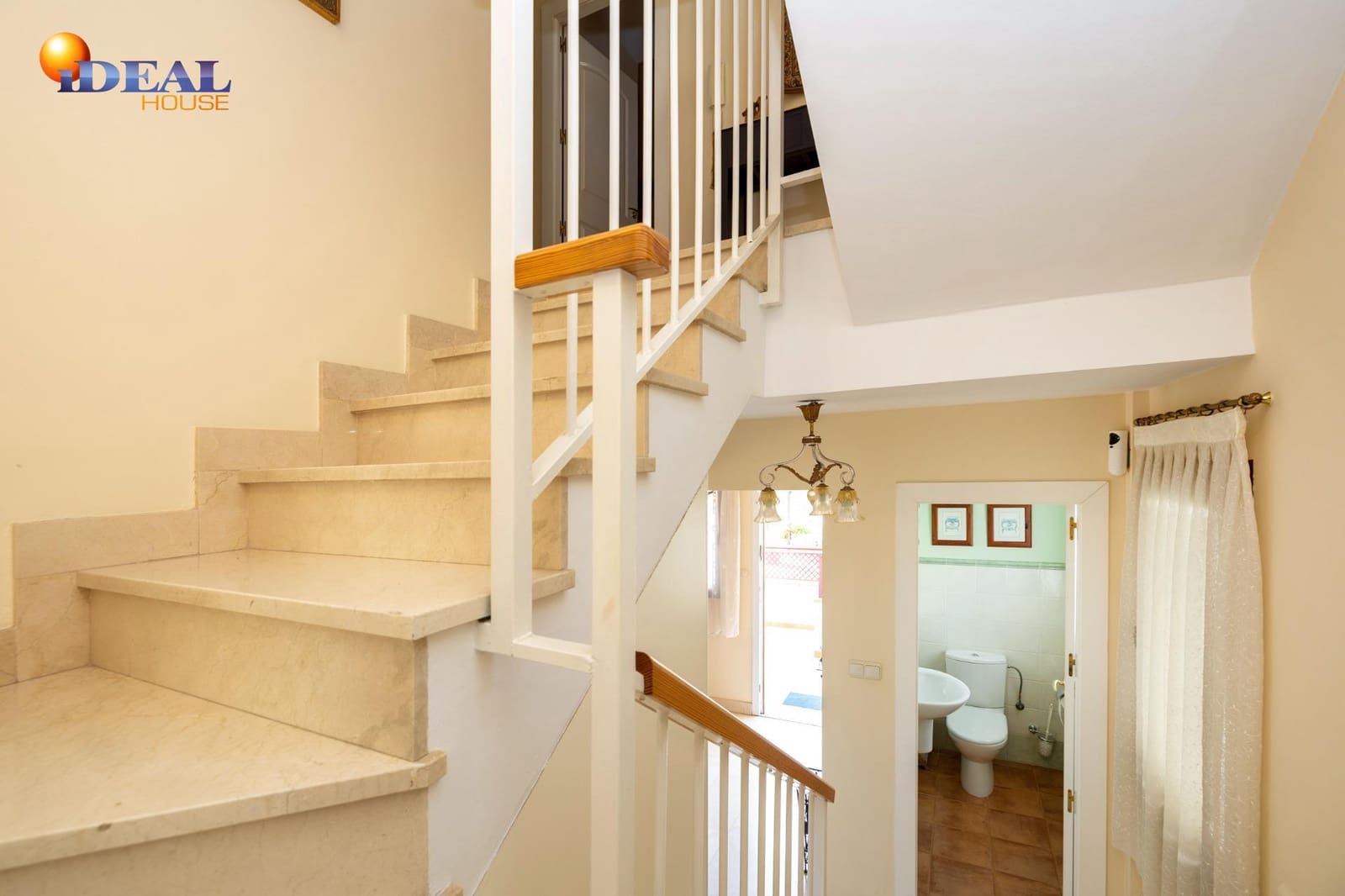 4 makuuhuone Huvila myytävänä paikassa Granada kaupunki mukana uima-altaan 
autotalli - 450 000 € (Ref: 9434359)