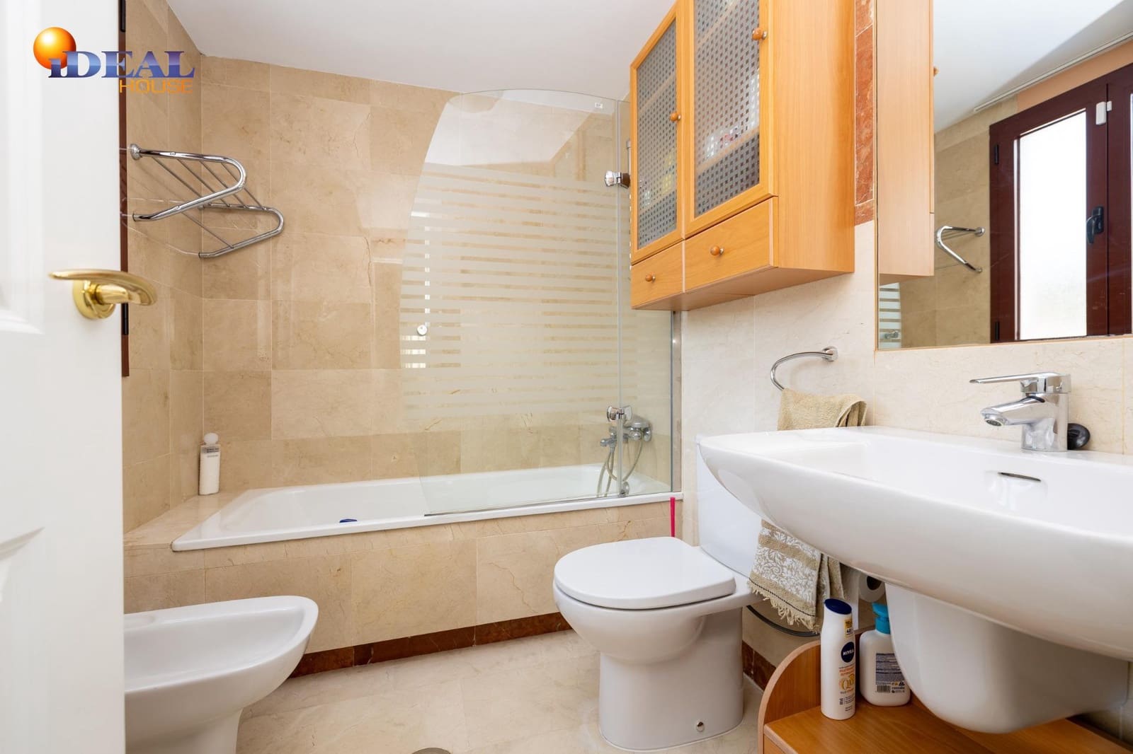 4 makuuhuone Huvila myytävänä paikassa Granada kaupunki mukana uima-altaan 
autotalli - 450 000 € (Ref: 9434359)