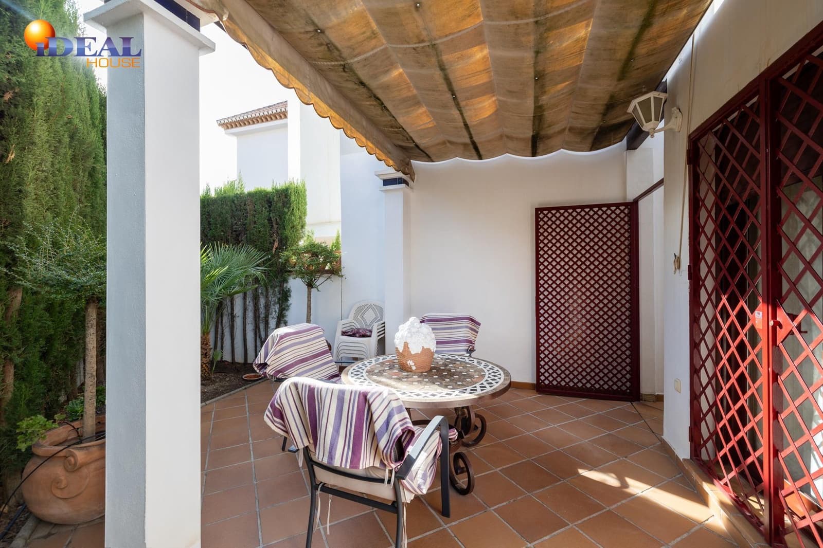 4 makuuhuone Huvila myytävänä paikassa Granada kaupunki mukana uima-altaan 
autotalli - 450 000 € (Ref: 9434359)