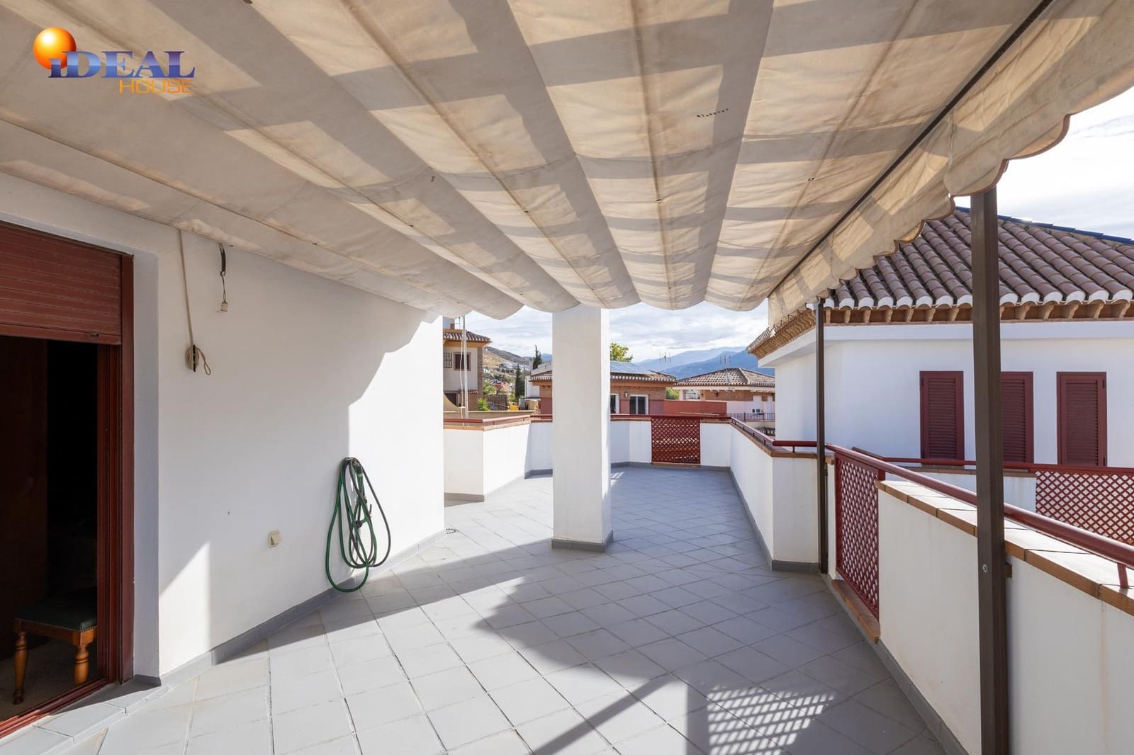 4 makuuhuone Huvila myytävänä paikassa Granada kaupunki mukana uima-altaan 
autotalli - 450 000 € (Ref: 9434359)