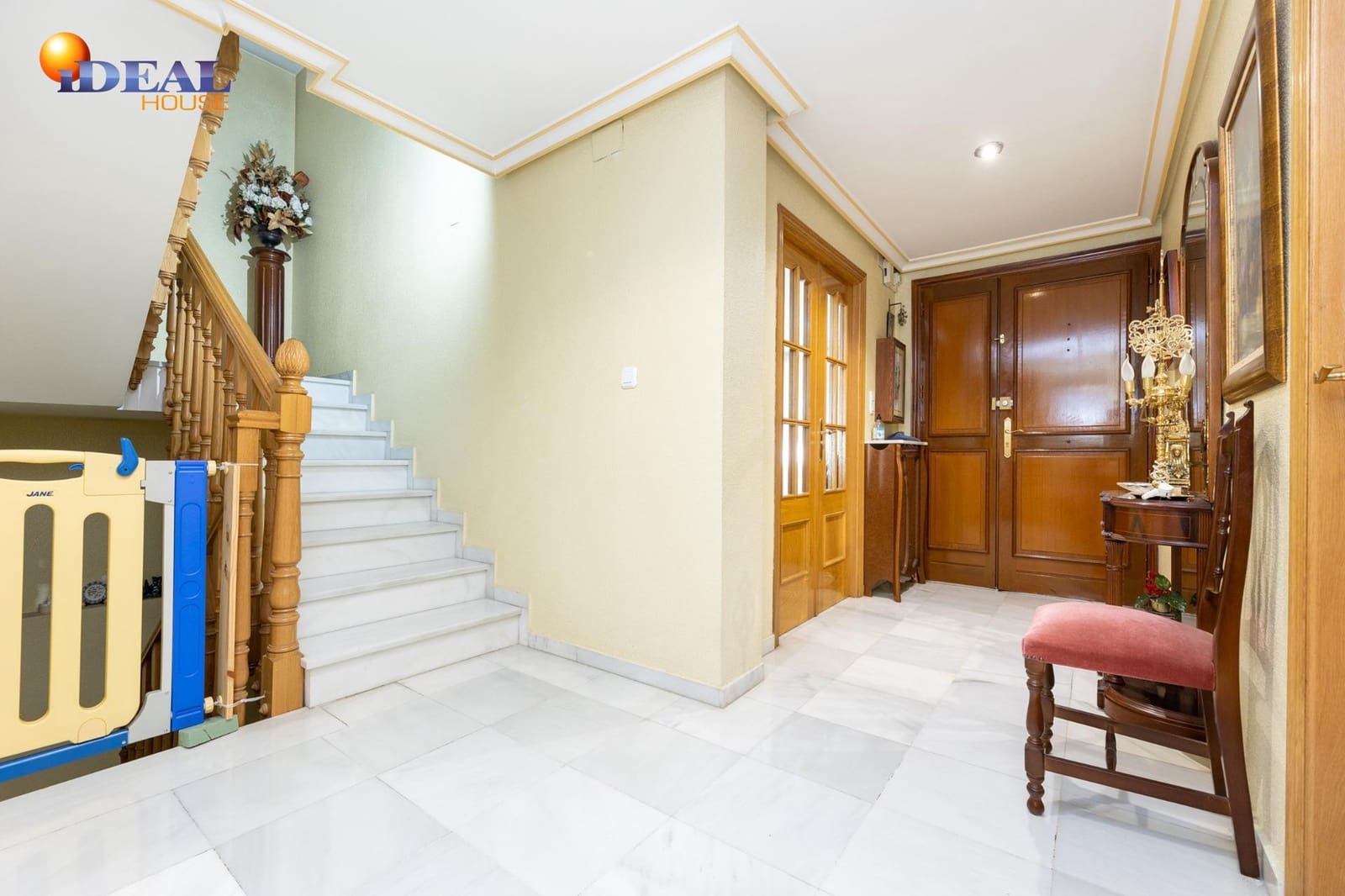 7 makuuhuone Huvila myytävänä paikassa Maracena mukana 
autotalli - 520 000 € (Ref: 9434360)