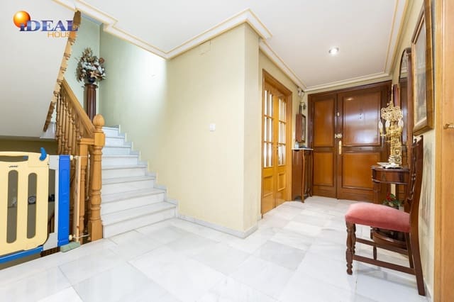 7 makuuhuone Huvila myytävänä paikassa Maracena mukana 
autotalli - 520 000 € (Ref: 9434360)