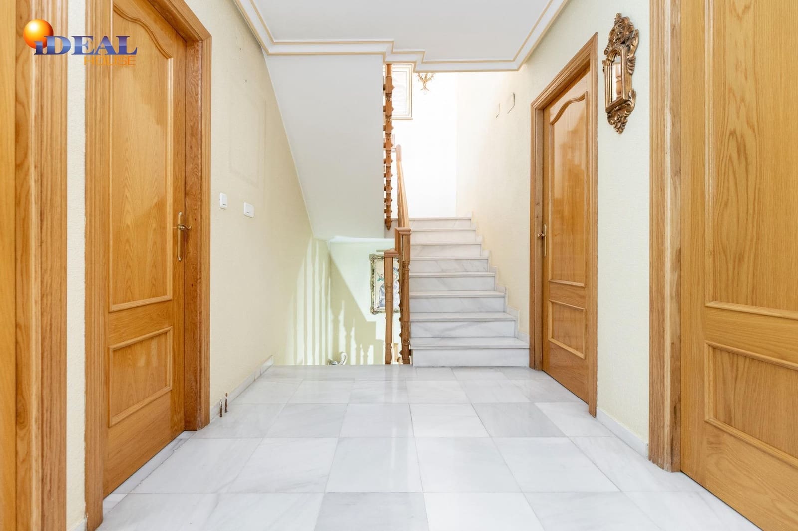 7 makuuhuone Huvila myytävänä paikassa Maracena mukana 
autotalli - 520 000 € (Ref: 9434360)