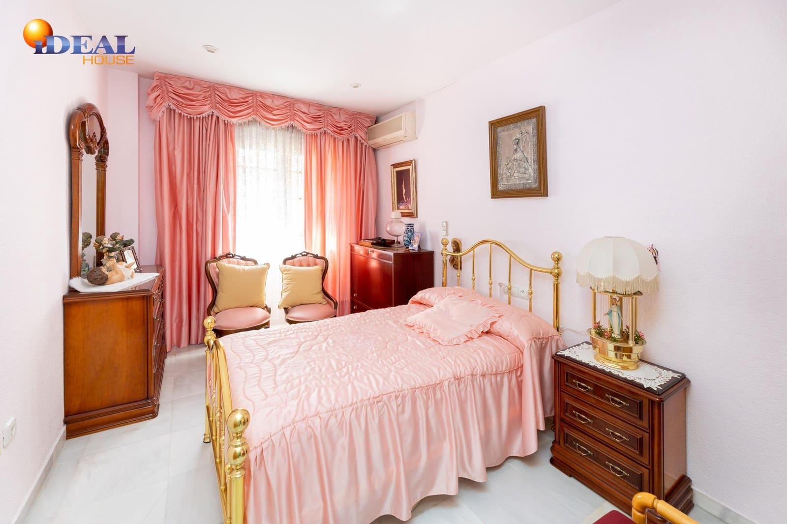 7 makuuhuone Huvila myytävänä paikassa Maracena mukana 
autotalli - 520 000 € (Ref: 9434360)