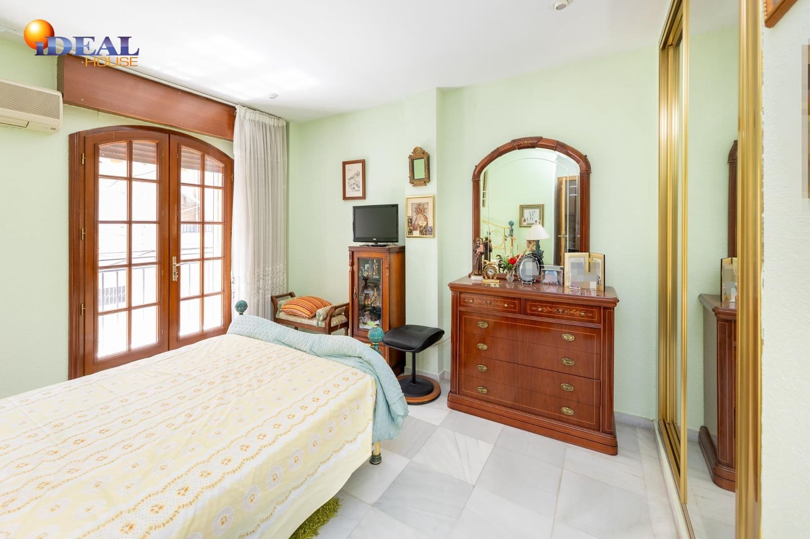 7 makuuhuone Huvila myytävänä paikassa Maracena mukana 
autotalli - 520 000 € (Ref: 9434360)