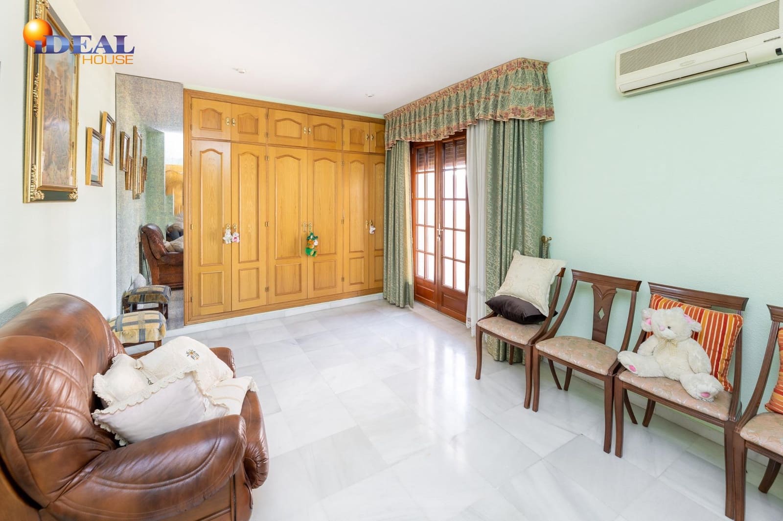 7 makuuhuone Huvila myytävänä paikassa Maracena mukana 
autotalli - 520 000 € (Ref: 9434360)