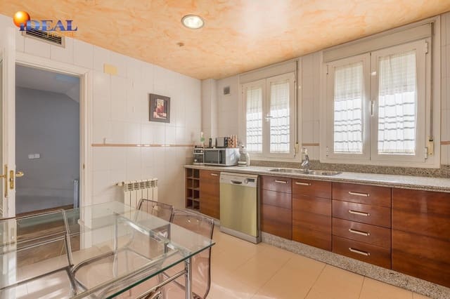 4 camera da letto Villetta a Schiera in vendita in Armilla con garage - 359.000 € (Rif: 9434362)