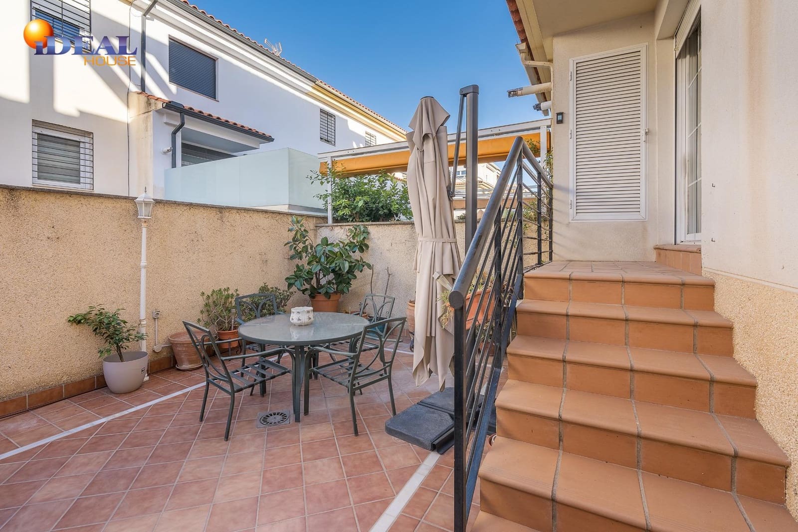 4 camera da letto Villetta a Schiera in vendita in Armilla con garage - 359.000 € (Rif: 9434362)