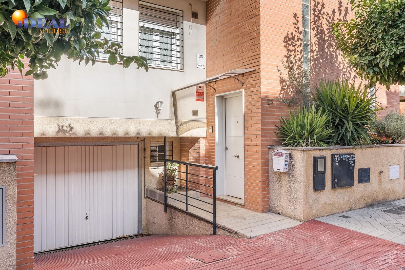 4 camera da letto Villetta a Schiera in vendita in Armilla con garage - 359.000 € (Rif: 9434362)