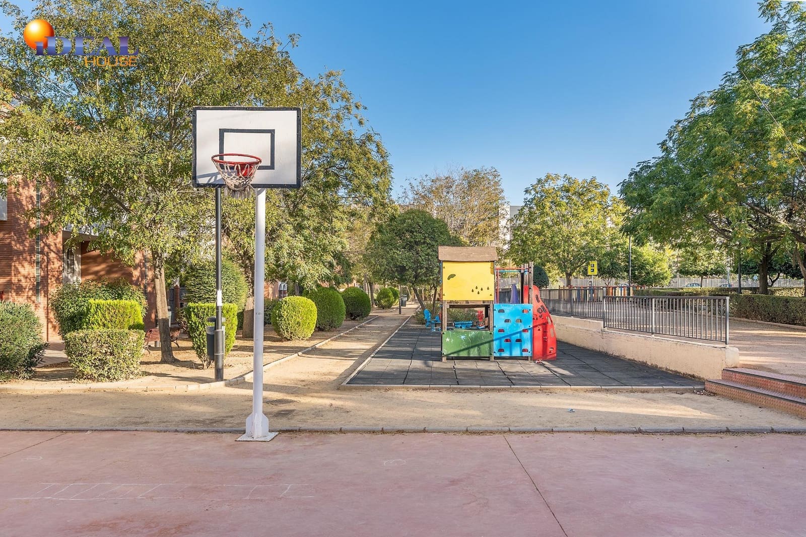 4 camera da letto Villetta a Schiera in vendita in Armilla con garage - 359.000 € (Rif: 9434362)