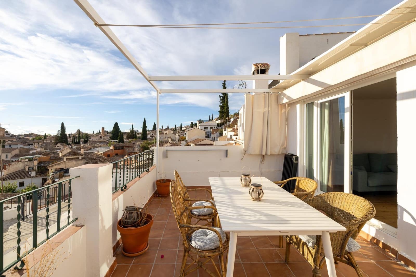 2 slaapkamer Rijtjeshuis te koop in Granada stad - € 480.000 (Ref: 9434364)