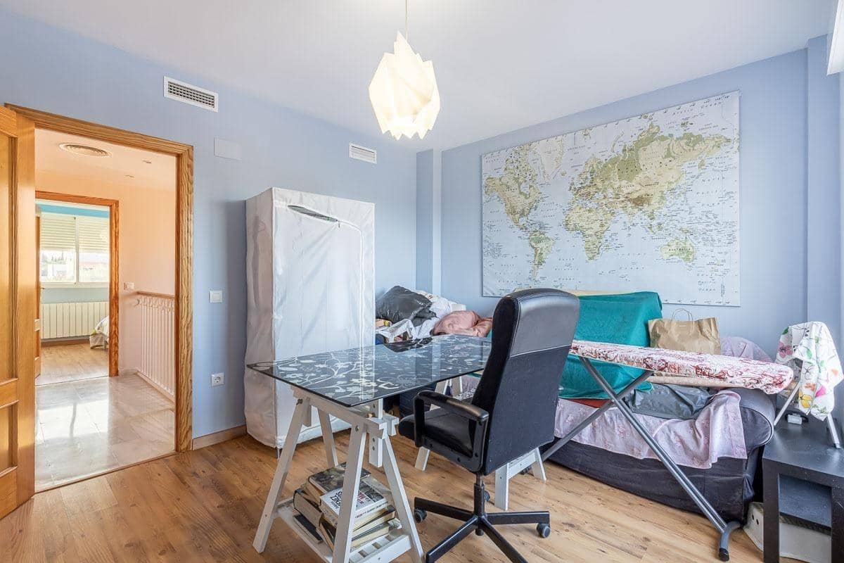 4 soverom Villa til salgs i Atarfe med svømmebasseng garasje - € 329 000 (Ref: 9434367)