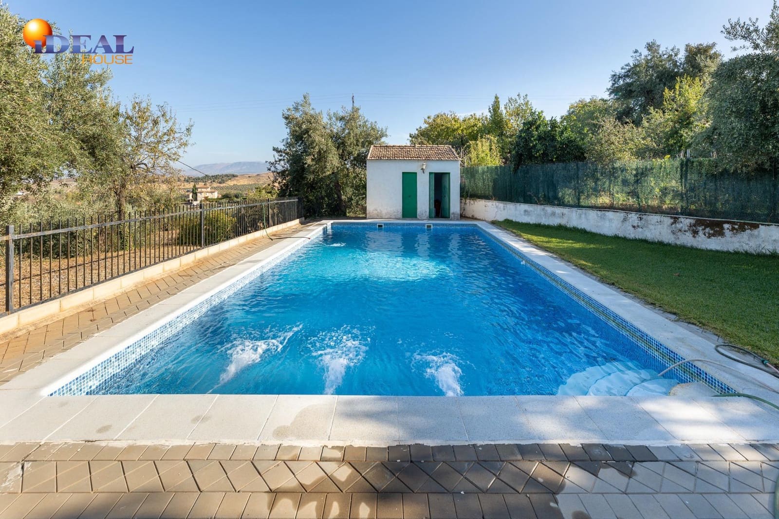 4 bedroom Villa for sale in Dilar with pool garage - € 349,900 (Ref: 9434368)