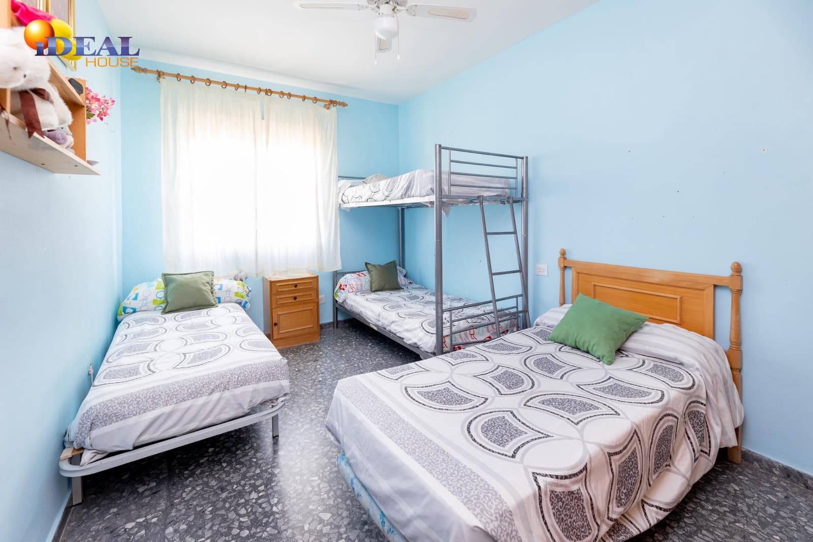 4 bedroom Villa for sale in Dilar with pool garage - € 349,900 (Ref: 9434368)