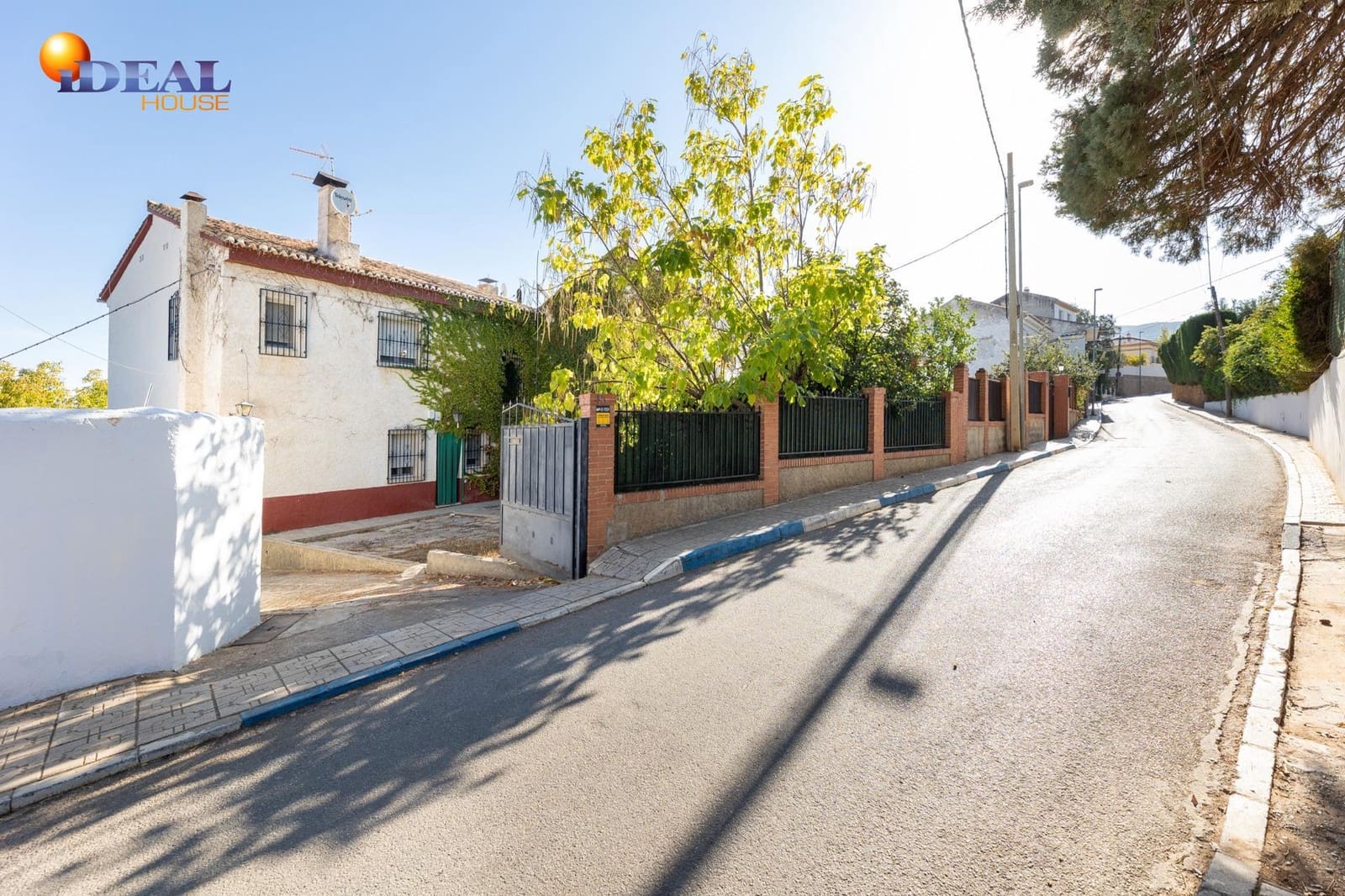 4 bedroom Villa for sale in Dilar with pool garage - € 349,900 (Ref: 9434368)