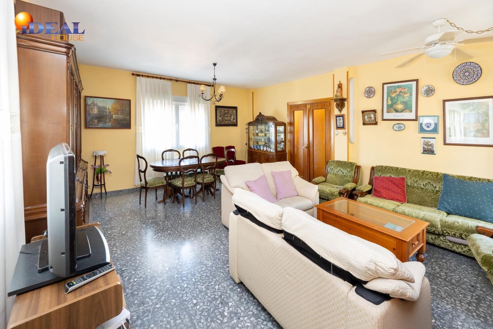 4 bedroom Villa for sale in Dilar with pool garage - € 349,900 (Ref: 9434368)