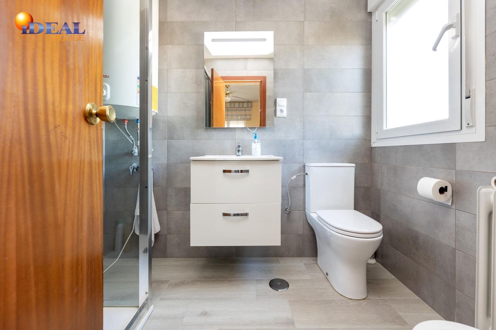 4 bedroom Villa for sale in Dilar with pool garage - € 349,900 (Ref: 9434368)